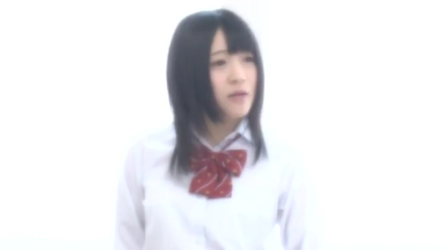面部 · 卧室 · 迷离 · 注视镜头 · 白色胸罩 · 正对面镜头 · 近距离特写