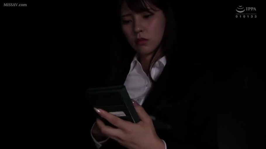 严肃 · 办公室 · 口交 · 中景 · 跪姿 · 西装 · 多人 · 摄像机