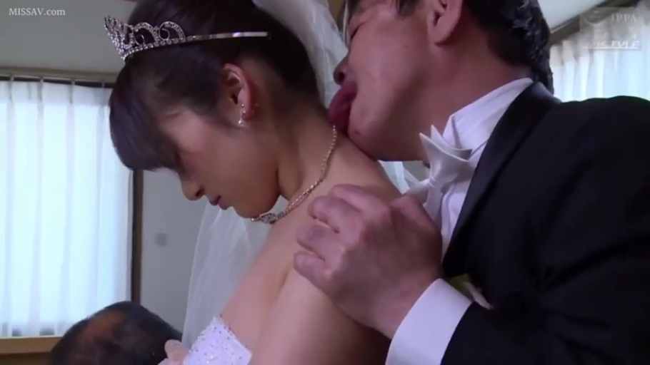 室内 · 角色扮演 · 皇冠 · 婚纱 · 背后位 · 舔舐 · 凝重 · 颈部特写