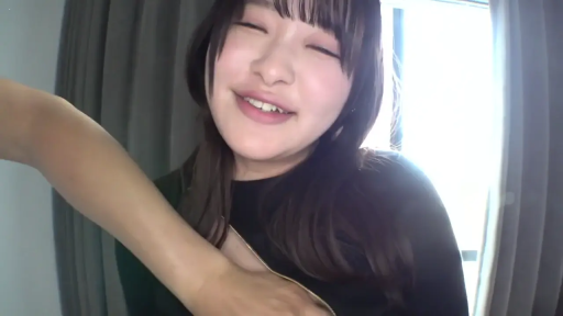 Indoor · Close-up of the face · 黑色上衣