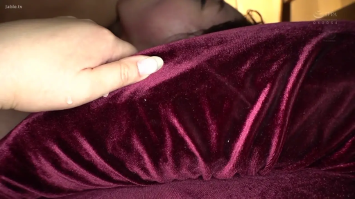 床上 · Close-up of the face · Fully nude · 性行为 · Intoxicated · 近景 · 卧姿 · 紫色天鹅绒枕头