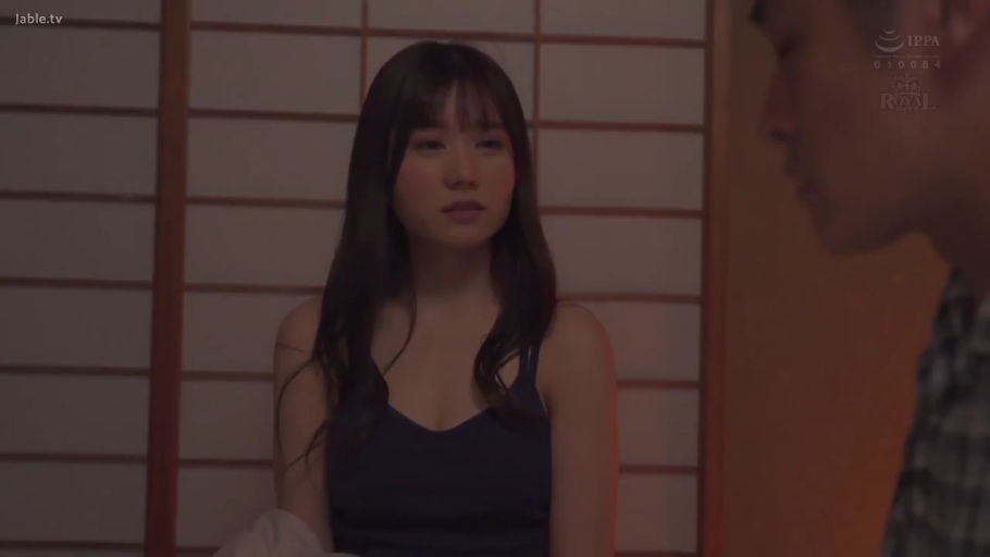 坐姿 · 忧郁 · 障子门 · 和室 · 中景 · 剧情 · 黑色背心 · 对谈