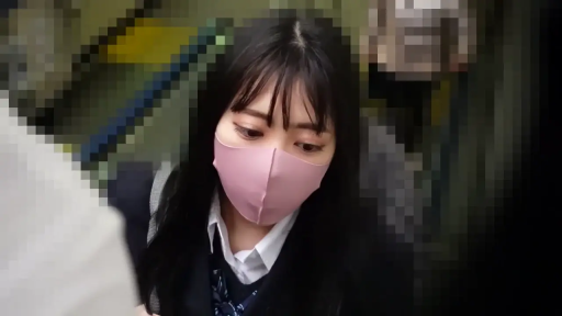 室内 · 面部 · 校服 · 马赛克 · 站姿 · 凝视 · 口罩