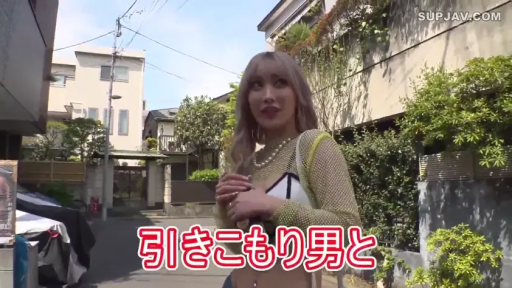 中景 · 户外街道 · 立ち姿勢 · 珍珠项链 · 自然表情 · 日语水印 · 绿色网格罩衫 · 户外摆拍