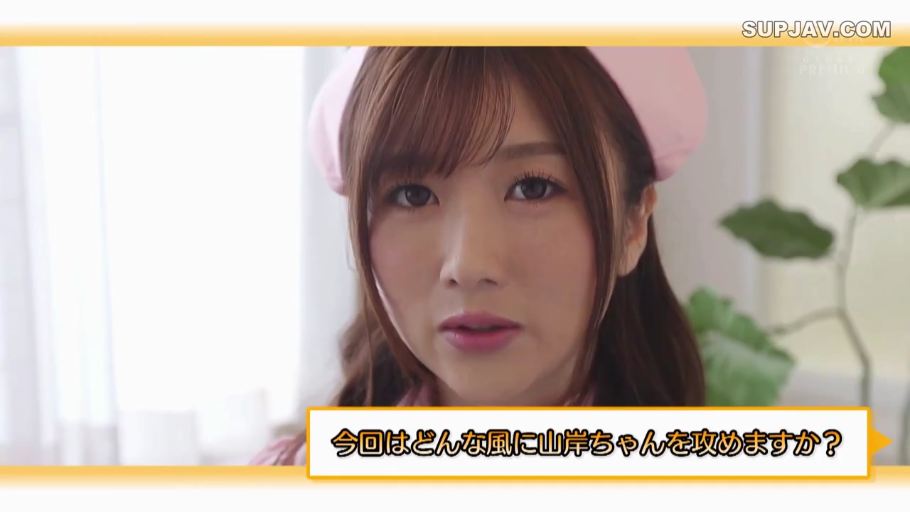 室内 · 交谈 · 护士帽 · 特写 · 平和 · 正面视角 · 视频字幕 · 粉色护士装