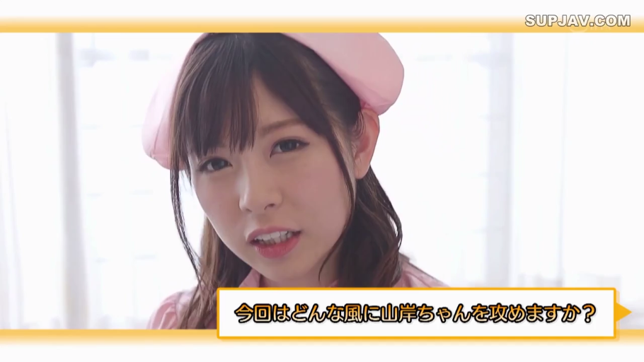 室内 · 脸部特写 · 自然 · 注视 · 粉色护士服 · 正面