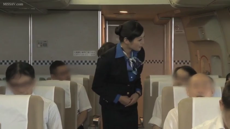 站立 · 中景 · 自然 · 座椅 · 飞机客舱 · 服务 · 空姐制服