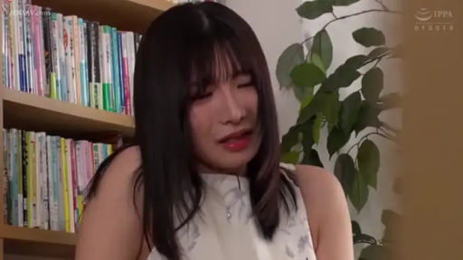 全身 · 教室 · 微笑 · 露底 · 黑板 · 水手服 · 开腿坐姿 · 撩裙