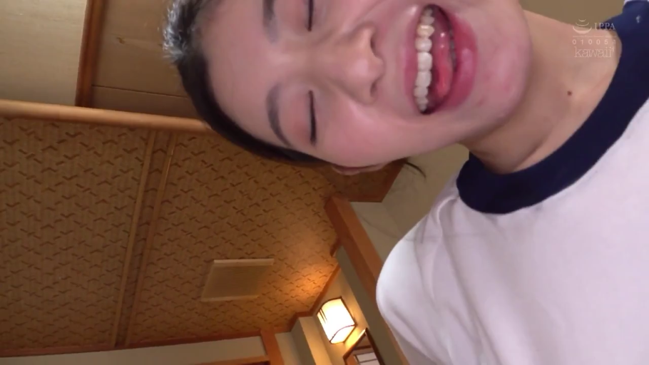 身をかがめる · 顔部のクローズアップ · 和室 · 体操服