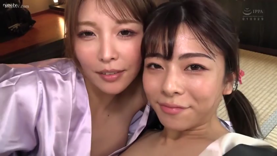 和室 · 微笑 · 顔のクローズアップ · 二人 · 浴袍 · 贴近 · 盯着镜头