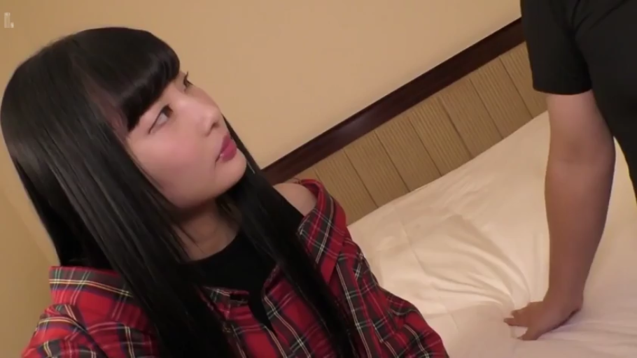 坐姿 · 办公室 · 中景 · 微笑 · 职业装 · 笔记本电脑 · OL · 办公