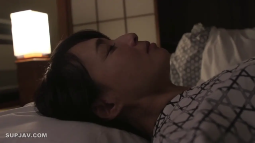 和室 · 闭眼 · 台灯 · 仰卧 · 侧脸特写 · 浴衣 · 睡觉