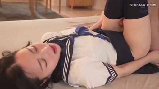 卧室 · 性行为 · 中景 · 陶醉 · 仰卧抬腿 · 水手服 · 制服诱惑