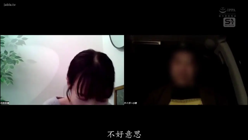 室内 · 坐姿 · 盆栽 · 害羞 · 休闲服 · 头部特写 · 分屏 · 视频通话