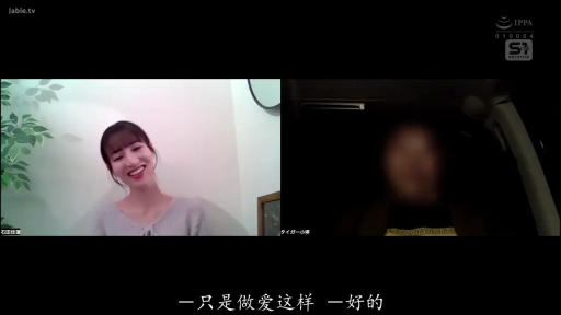室内 · 胸部 · 俯身 · 眼镜 · 展示 · 微笑 · 双人 · 红色内衣