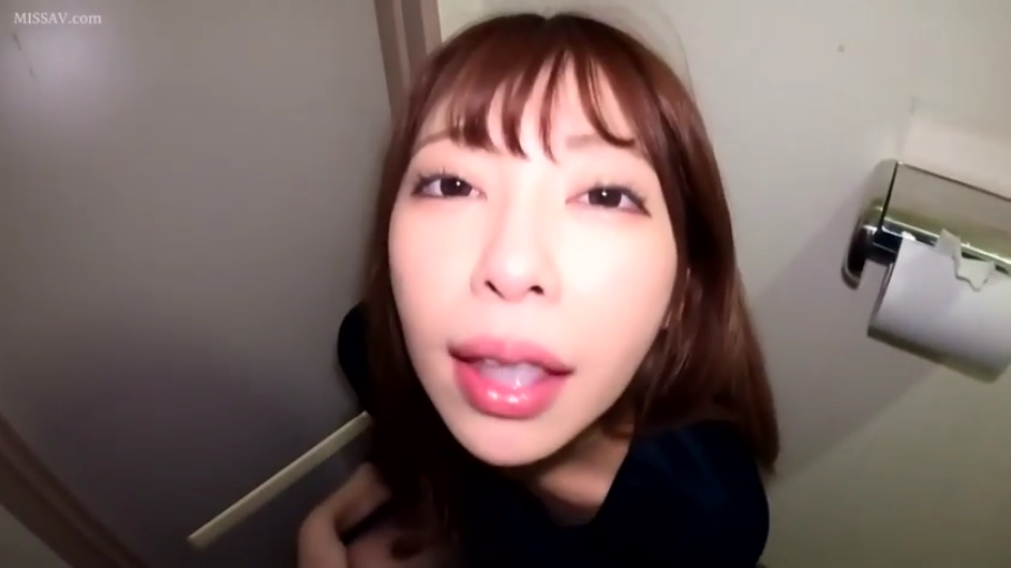 Hazy · 面部特写 · Overlook · 黑色上衣 · 卫生间 · Wide-angle · 纸巾架 · 口内含精