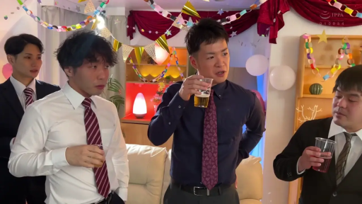 站立 · 多人 · 饮酒 · 正装 · 轻松 · 室内派对 · 塑料杯