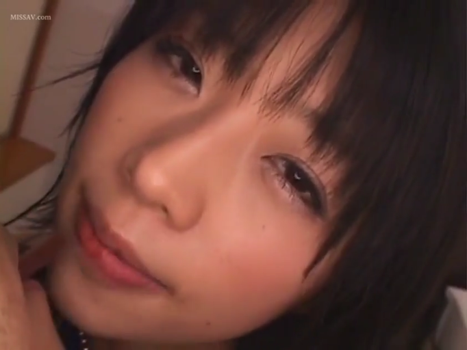 交谈 · 脸部特写 · 站立 · 字幕 · 微笑 · 西装 · 室外 · 影视截图