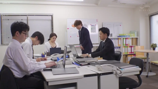 坐姿 · 办公室 · 电脑 · 自然 · 职业装 · 远景 · OL · 工作中