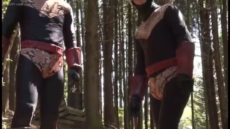 全身 · 站立 · 平静 · 森林 · 寻找 · 水手服Cosplay