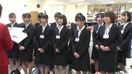 专注 · 办公室 · 站立 · 中景 · 職業裝 · 多人 · 工作证 · 培训