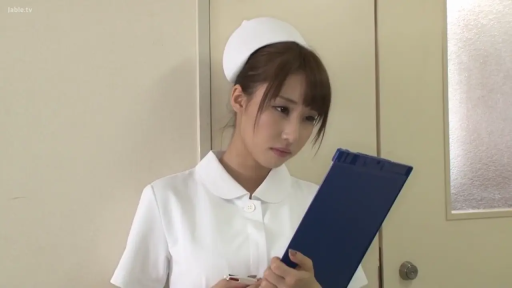 室内 · 护士服 · 专注 · 中景 · 站姿 · 职业装 · 文件夹 · 查看