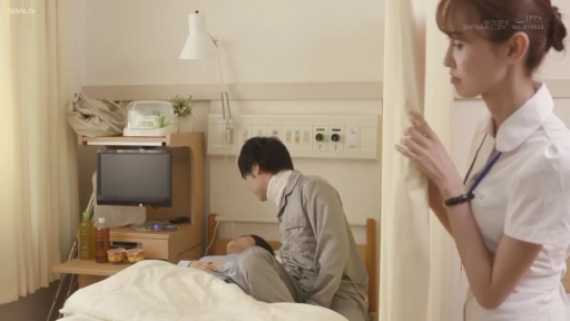 病房 · 护士服 · 站立