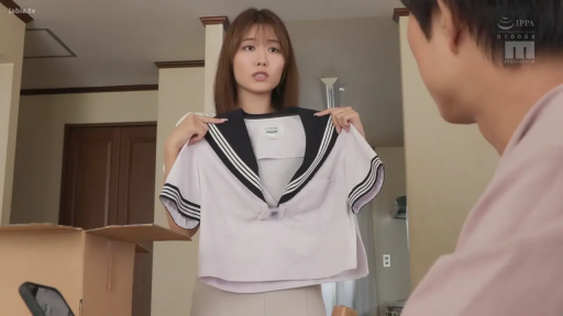 室内 · 站立 · 中景 · 平静 · カジュアルウェア · 展示服装