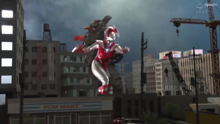 站立 · 远景 · 紧身衣 · 城市街道 · 怪兽 · 戴面具 · 对决 · 巨大化