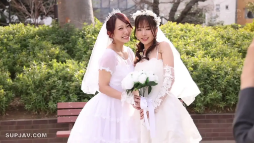 拥抱 · 半身 · 户外 · 婚纱