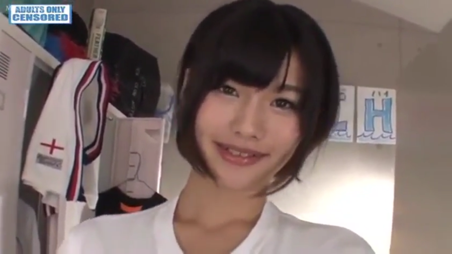 全身 · 微笑 · 客厅 · 居家环境 · 跨坐 · 白色蕾丝内衣 · 润滑油瓶 · 身体按摩