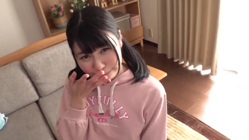 脸部 · 第一视角 · 张口 · 盆栽 · 客厅 · 正面 · 粉色卫衣 · 搞怪