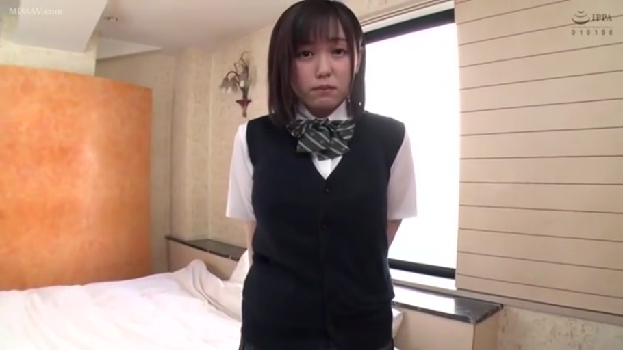 室内 · 委屈 · 站立 · 面对镜头 · 半身 · JK制服 · 高清
