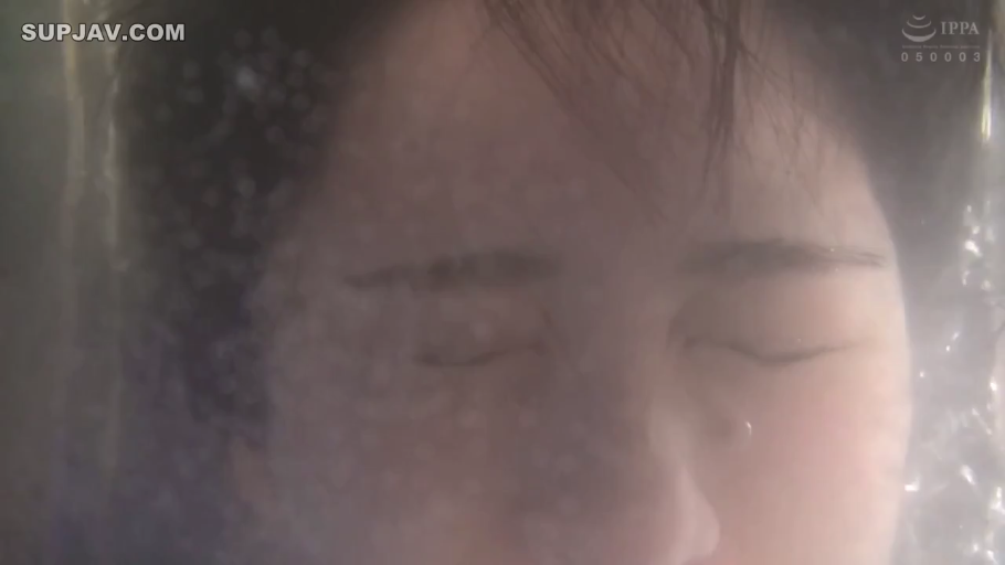 室内 · 面部特写 · 贴近