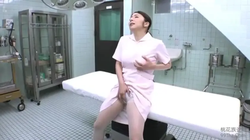 全身 · 医院 · 护士服 · 陶醉 · 自慰 · 开腿坐 · 白丝 · 手术床