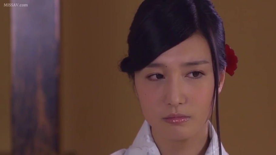 室内 · 忧郁 · 脸部特写 · 凝视 · 长发 · 正面 · 和服 · 发饰