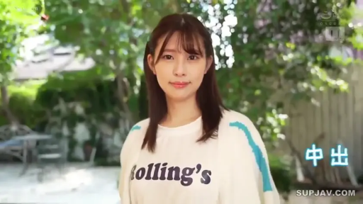 坐姿 · 专注 · 面部特写 · 书籍 · 公交车 · 公共场所 · 看书 · 格子围巾