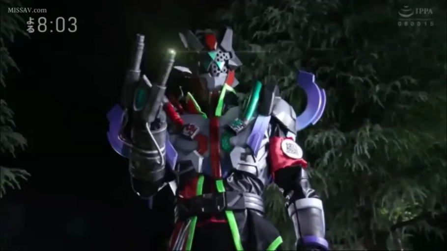 ロールプレイング · 站立 · 摆拍 · 半身特写 · マスクを着用 · 户外森林 · 特摄皮套 · 手部武器