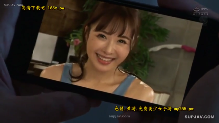 眼镜 · 专注 · 跪姿 · 上半身 · 玄关 · 俯视 · 柜子 · 灰色衬衫
