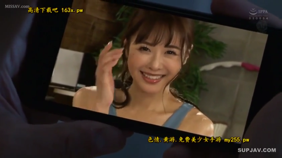 坐姿 · 脸部 · 卧室 · 马赛克 · 微笑 · 半裸 · 露出