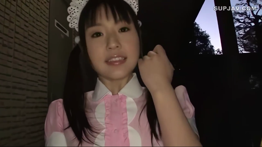 室内 · 微笑 · 面部特写 · 粉白色女仆装