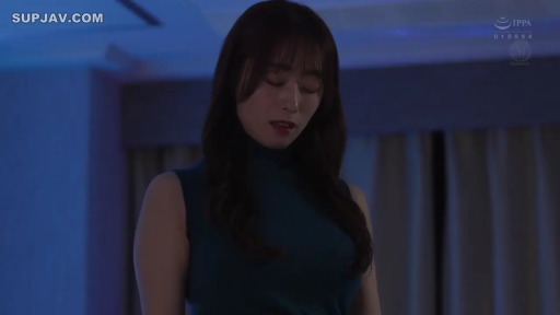 Indoor · Stand · Half-body · Sleeveless top