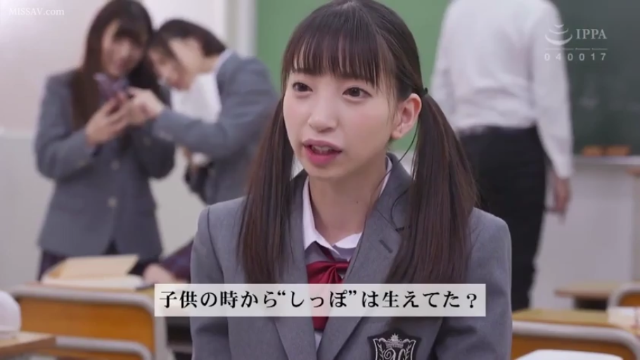 坐姿 · 中景 · 客厅 · 休闲装 · 访谈 · 开心 · 欢笑