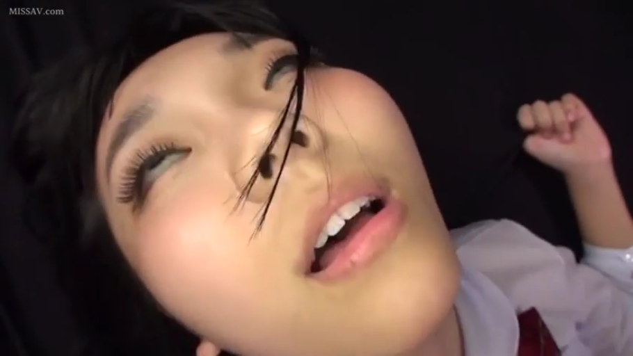 室内 · 脸部特写 · 仰卧 · 制服