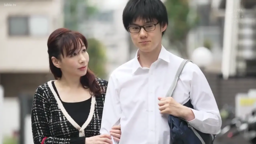 Half-body · Casual wear · Gaze · Outdoor · 散步 · One-shoulder bag · Arm in arm · 熟女系列