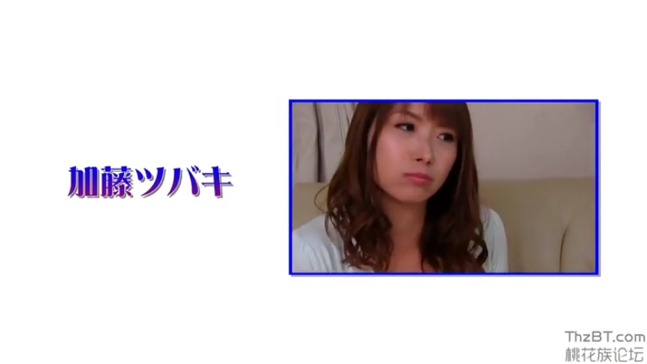 室内 · 坐姿 · 沙发 · 面部特写 · 注视 · 长发 · 浅色上衣 · 撇嘴