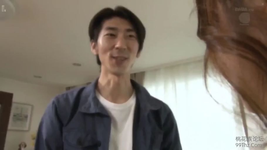性交 · 全裸 · 胸部特写 · 愉悦 · 枕头 · 床上 · 男女合体 · 仰卧姿势