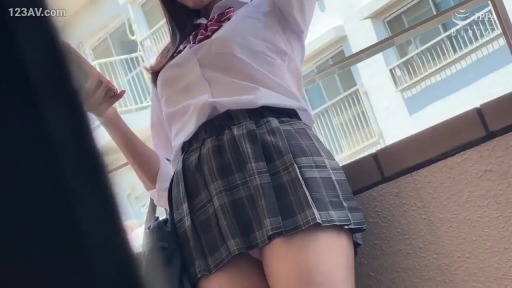 室内 · 脸部特写 · 迷离 · 颜射 · 仰视 · 亚洲 · 黄色无袖背心