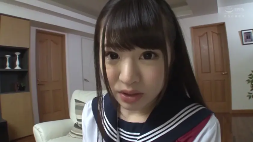 俯身 · 脸部特写 · 客厅 · 水手服 · 忧虑 · 凝视镜头 · 居家场景