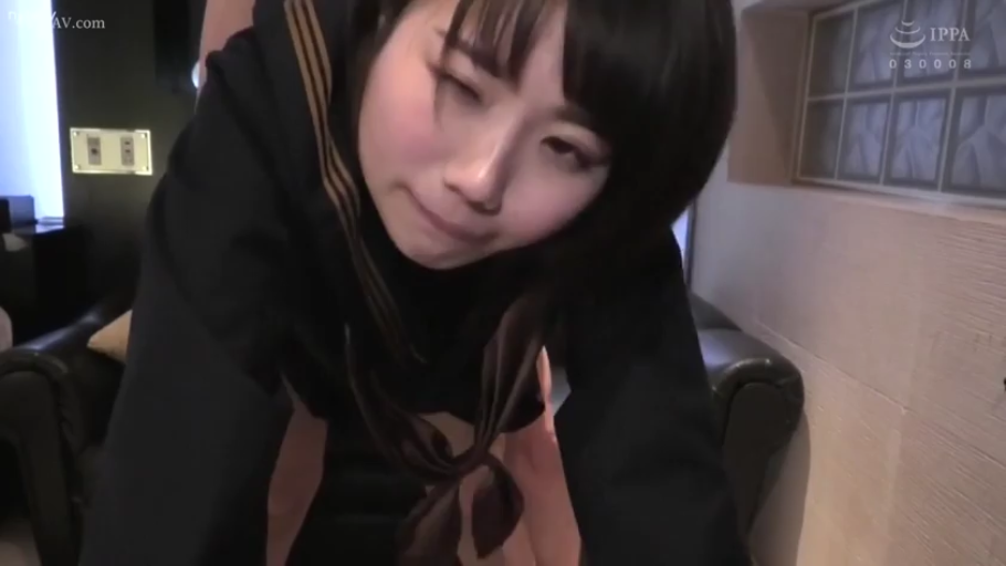 室内 · 身をかがめる · 顔のクローズアップ · 注視 · 水手服 · 忧伤 · 黑色头发